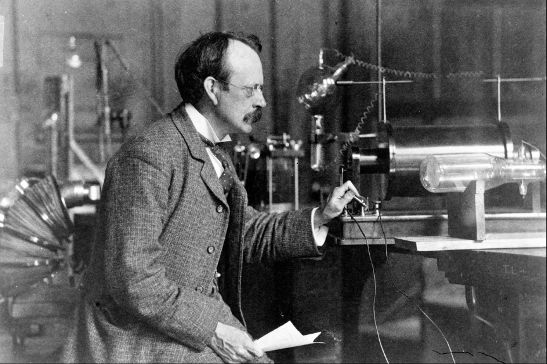 JJ Thomson lecture demonstration with the Braun cathode ray tube (P45)